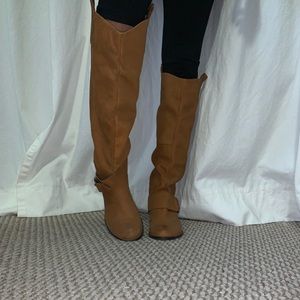 BROWN FAUX LEATHER BOOTS W BUCKLE
